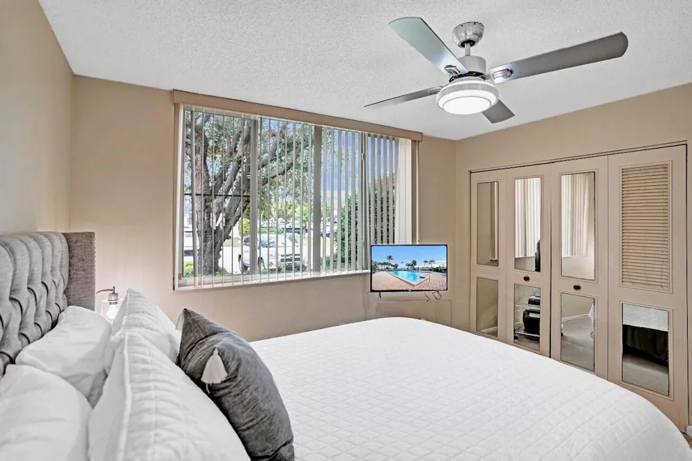 107 Half Moon Circle #H1 Hypoluxo, FL 33462