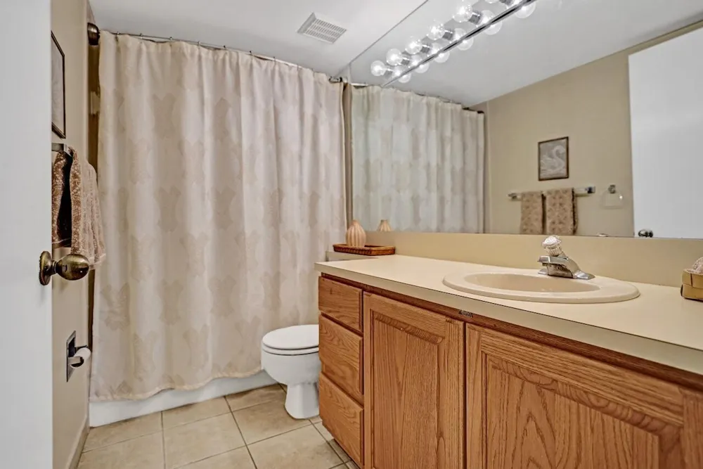 107 Half Moon Circle #H1 Hypoluxo, FL 33462