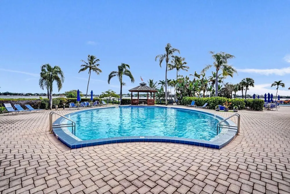107 Half Moon Circle #H1 Hypoluxo, FL 33462