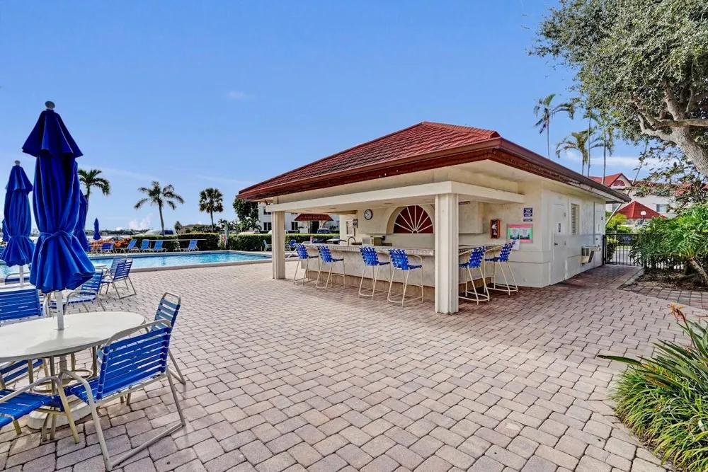 107 Half Moon Circle #H1 Hypoluxo, FL 33462