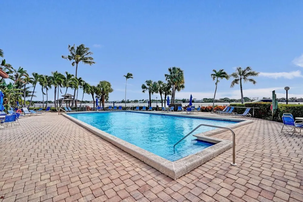 107 Half Moon Circle #H1 Hypoluxo, FL 33462