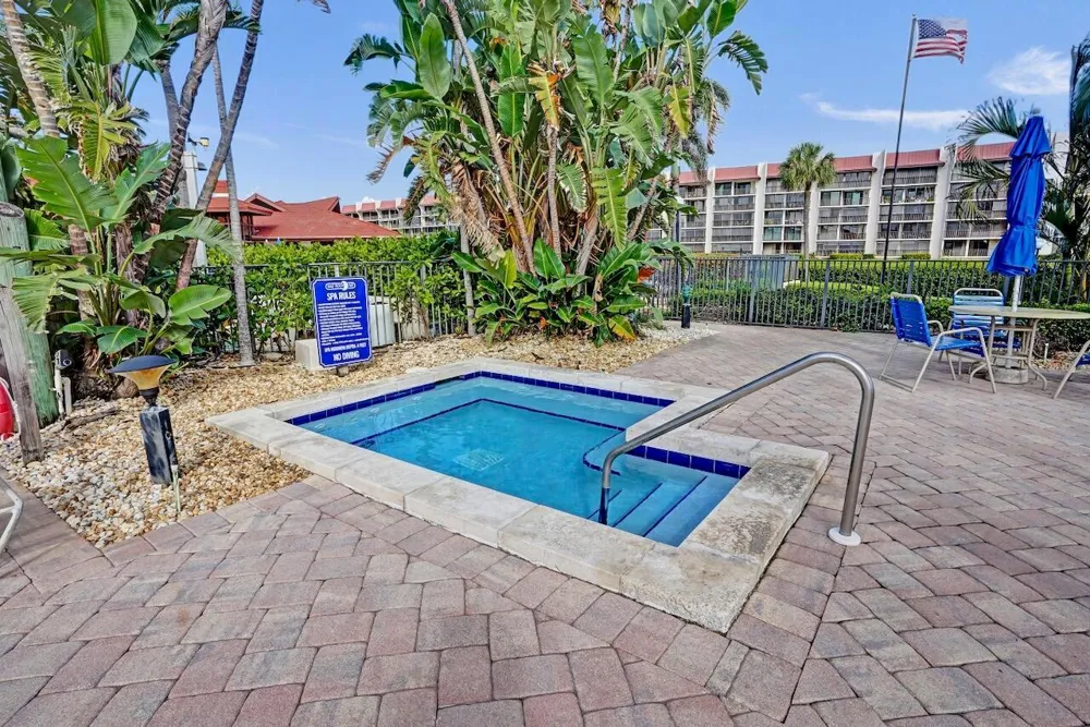 107 Half Moon Circle #H1 Hypoluxo, FL 33462