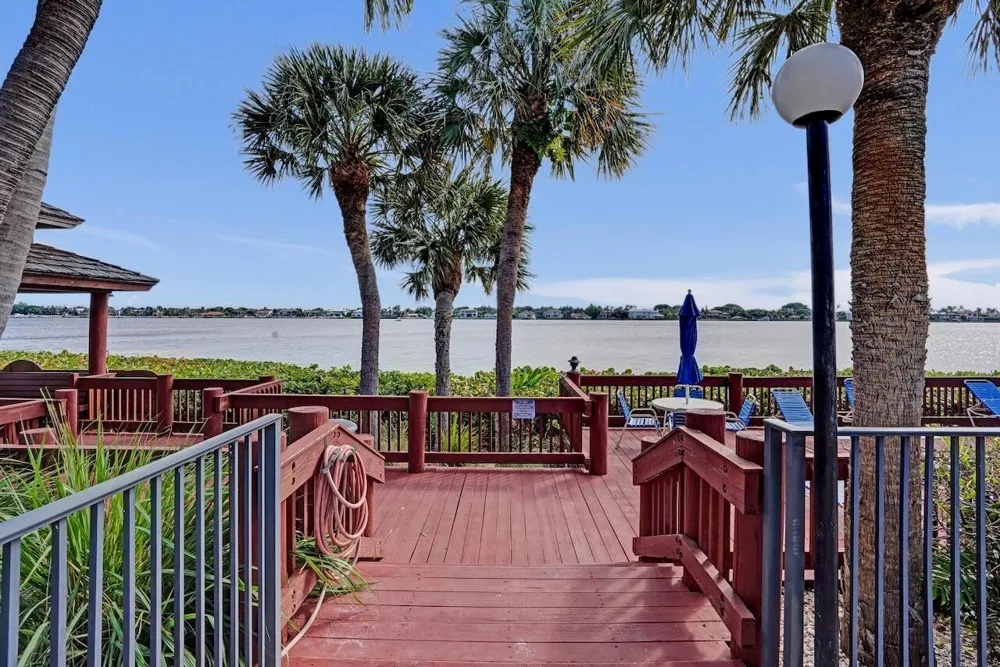 107 Half Moon Circle #H1 Hypoluxo, FL 33462