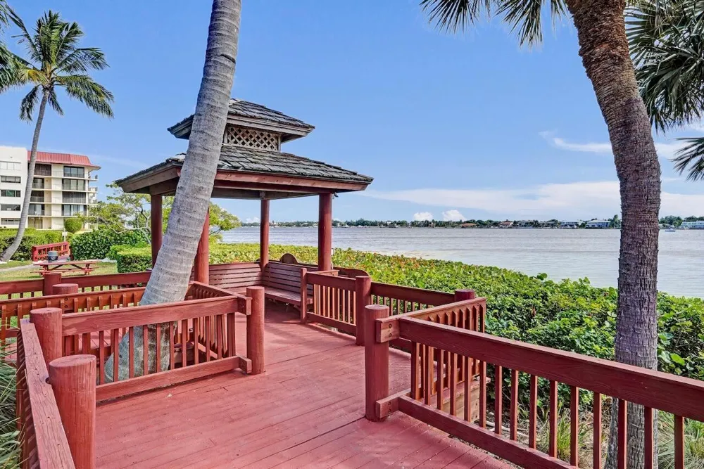 107 Half Moon Circle #H1 Hypoluxo, FL 33462