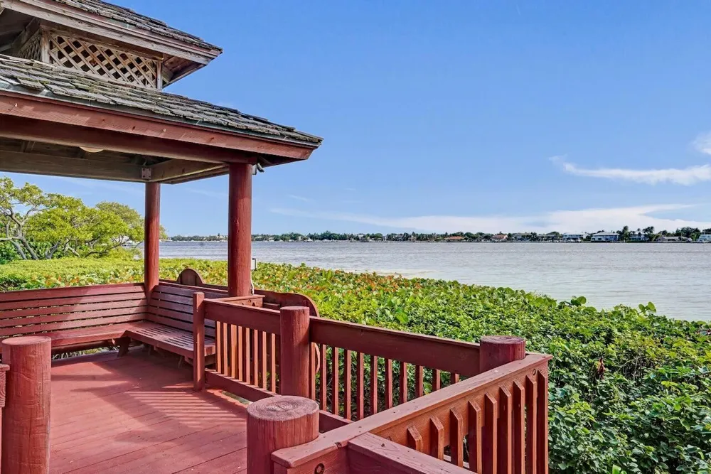 107 Half Moon Circle #H1 Hypoluxo, FL 33462