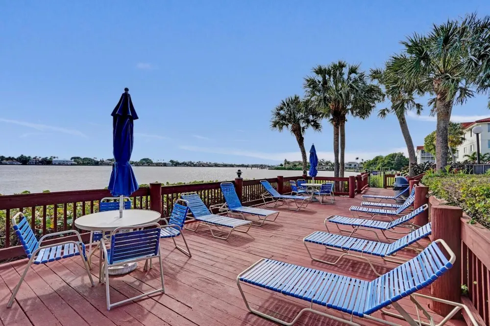 107 Half Moon Circle #H1 Hypoluxo, FL 33462