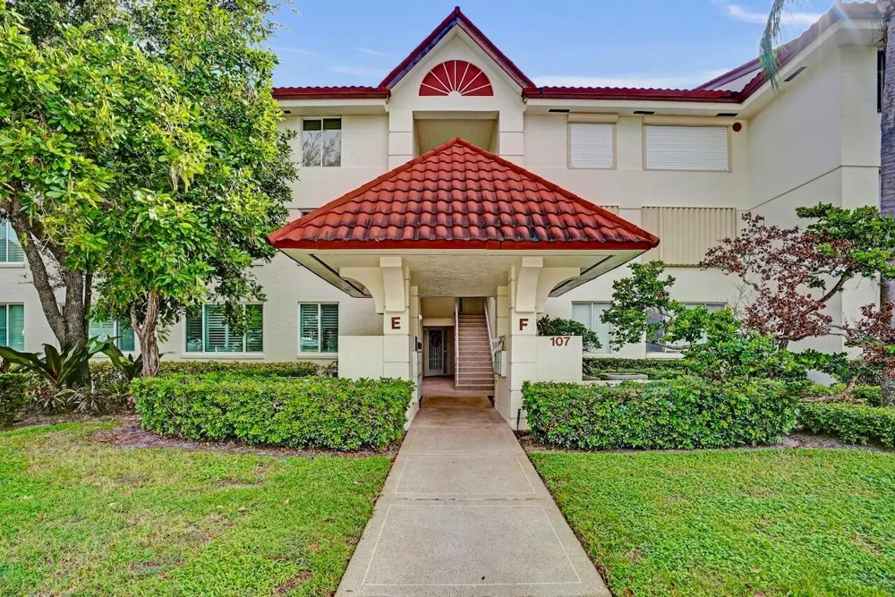 107 Half Moon Circle #H1 Hypoluxo, FL 33462