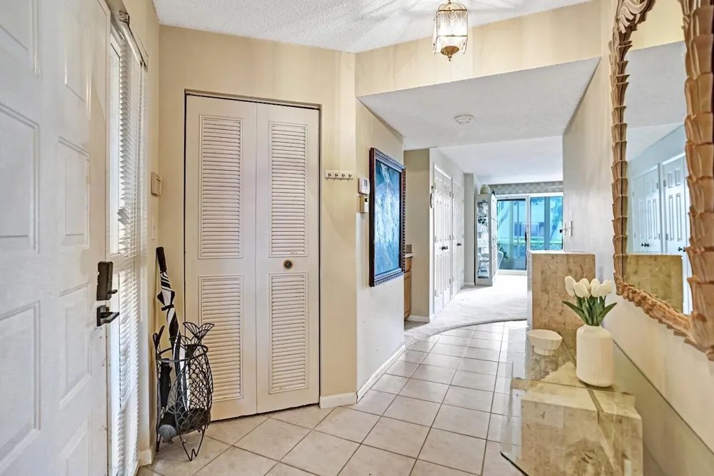 107 Half Moon Circle #H1 Hypoluxo, FL 33462