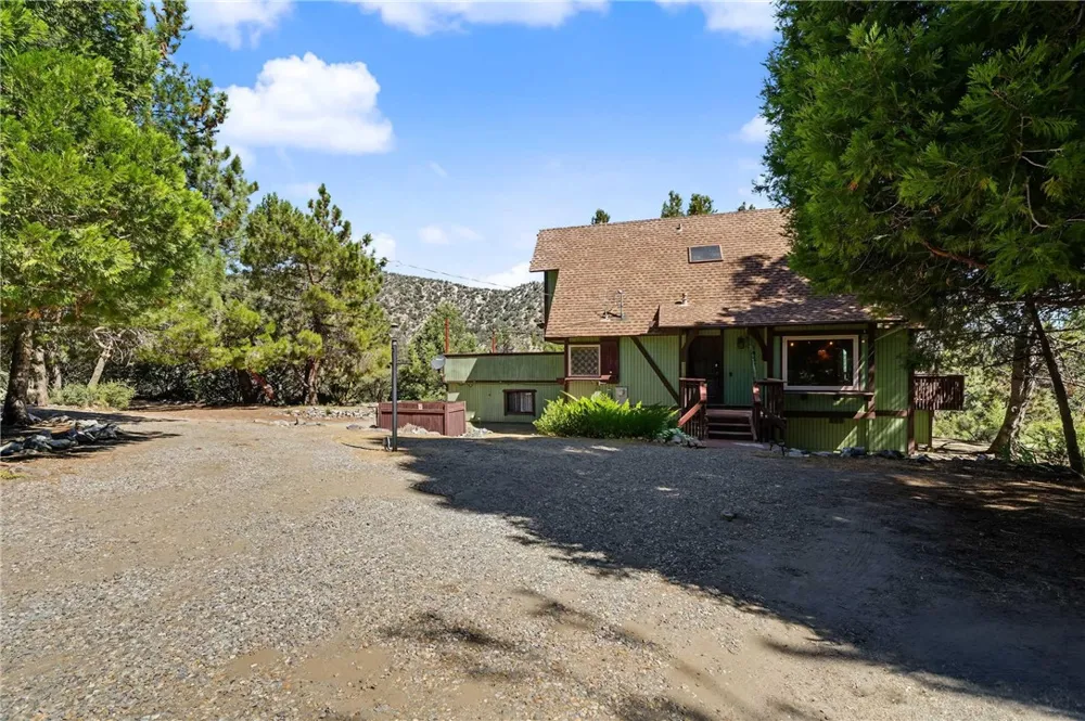 14533 Voltaire Frazier Park, CA 93225