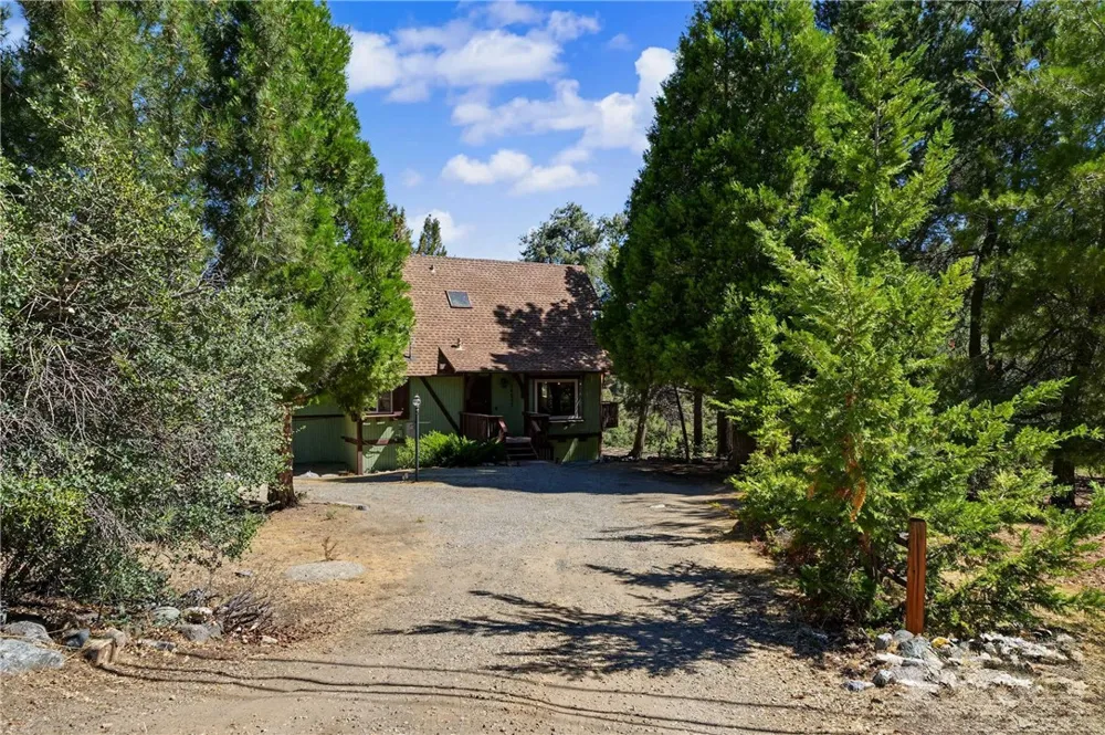 14533 Voltaire Frazier Park, CA 93225