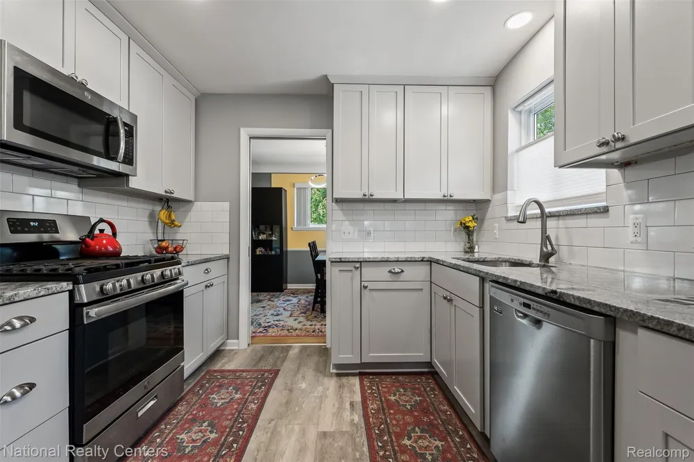 16996 Elizabeth Street Beverly Hills Village, MI 48025