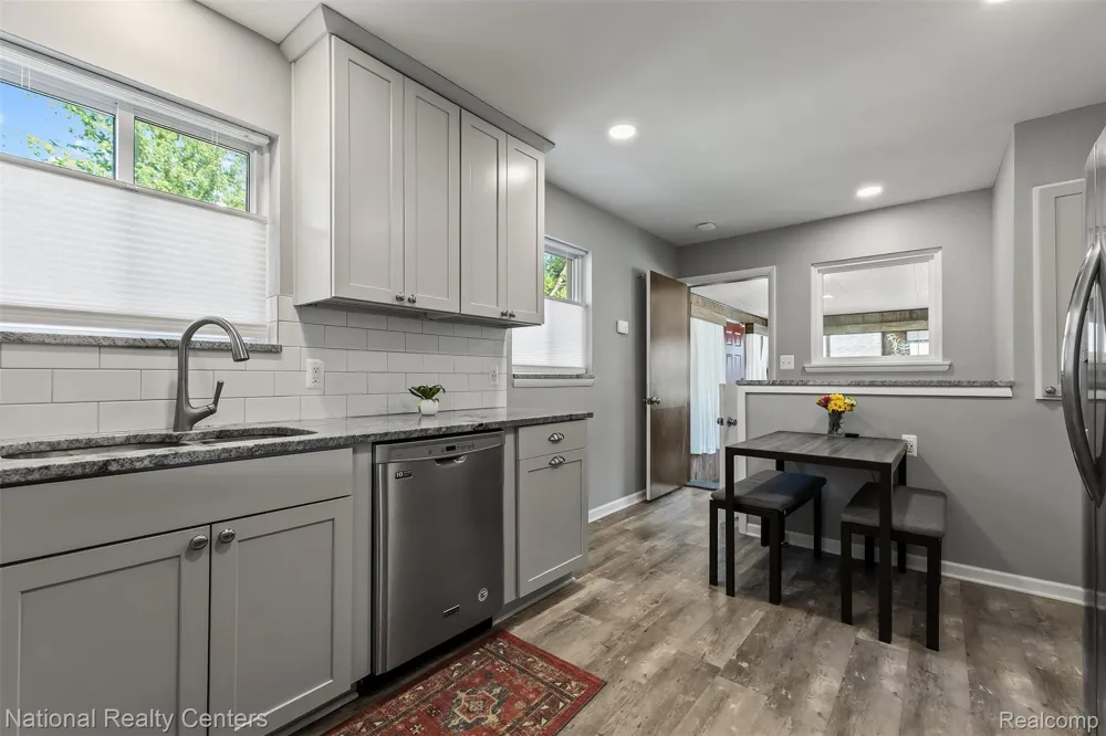 16996 Elizabeth Street Beverly Hills Village, MI 48025