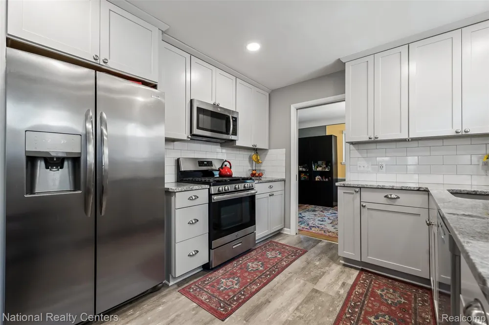 16996 Elizabeth Street Beverly Hills Village, MI 48025