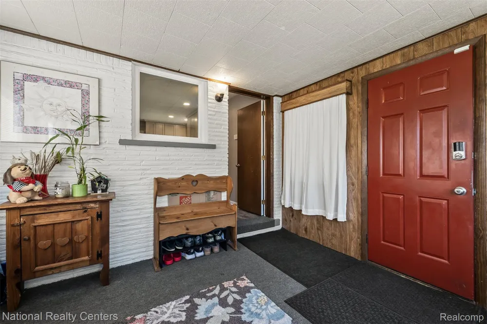 16996 Elizabeth Street Beverly Hills Village, MI 48025