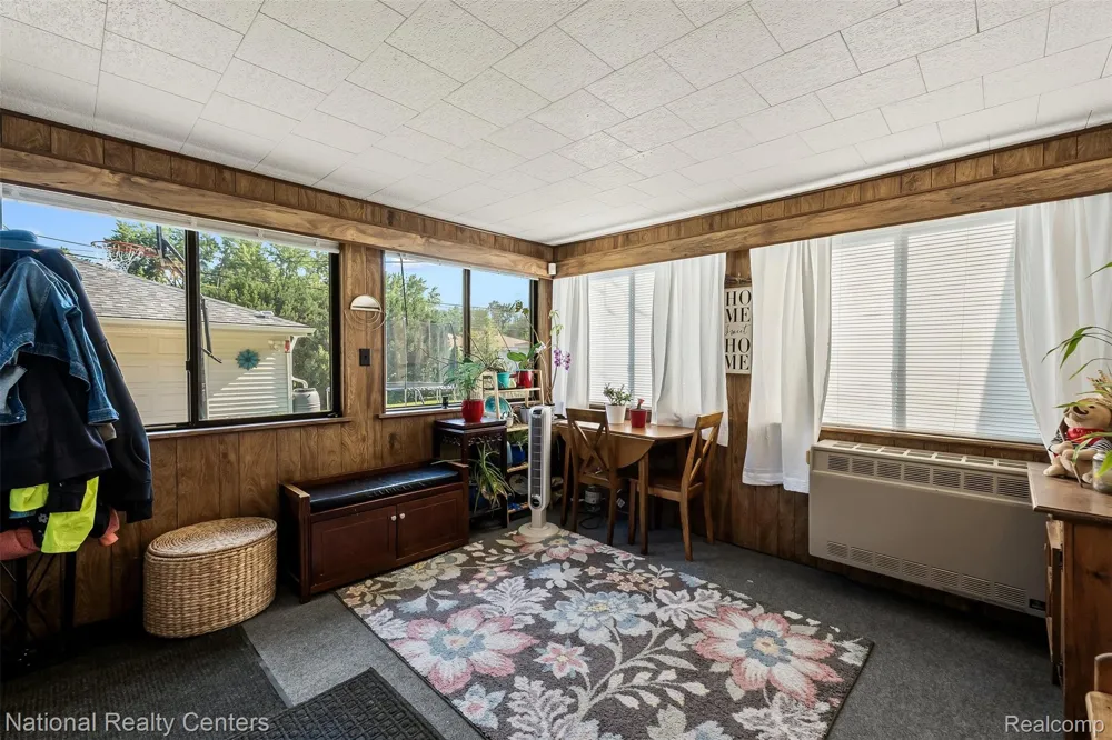 16996 Elizabeth Street Beverly Hills Village, MI 48025