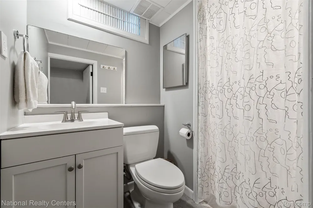 16996 Elizabeth Street Beverly Hills Village, MI 48025