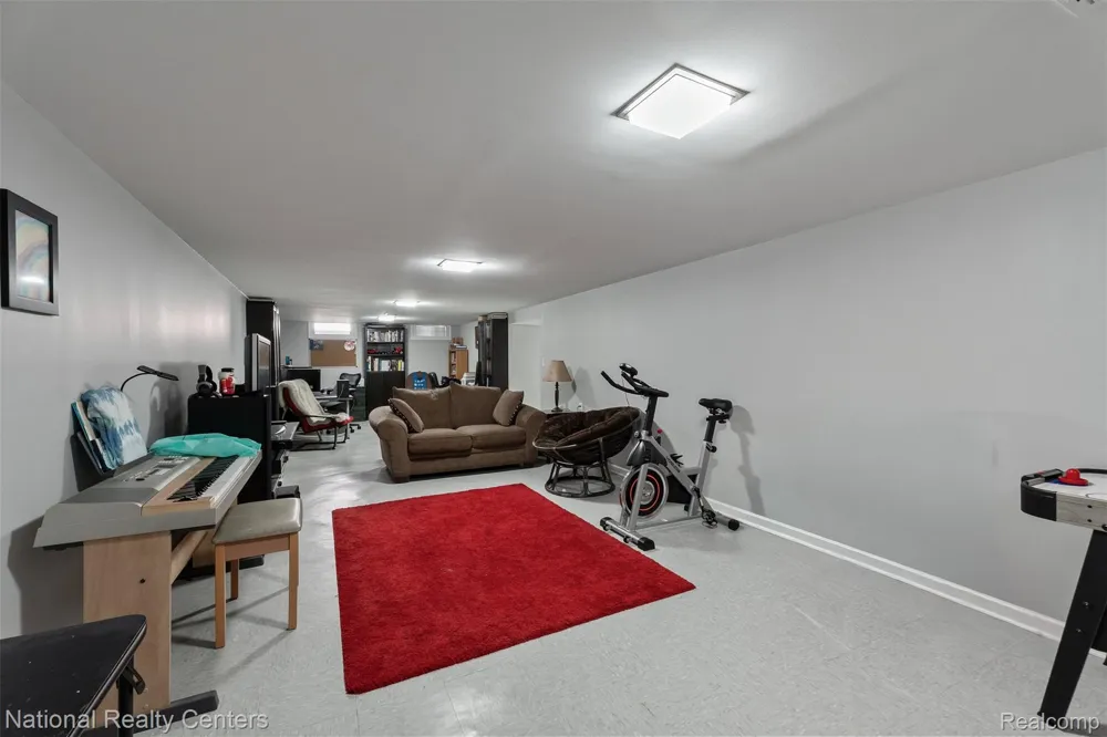 16996 Elizabeth Street Beverly Hills Village, MI 48025