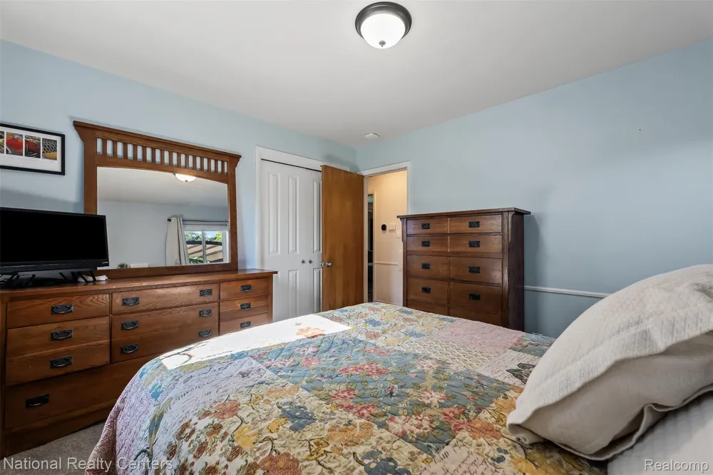16996 Elizabeth Street Beverly Hills Village, MI 48025