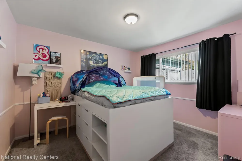 16996 Elizabeth Street Beverly Hills Village, MI 48025