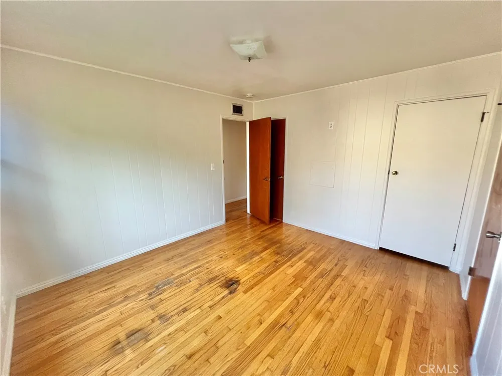16527 Superior Northridge, CA 91343