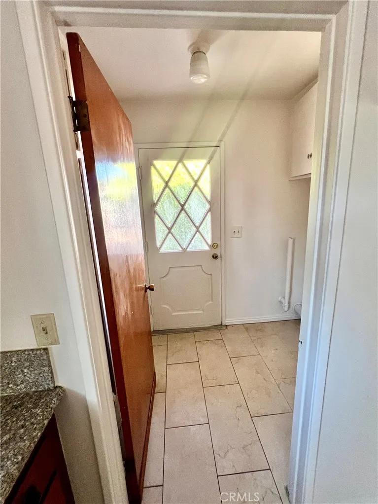 16527 Superior Northridge, CA 91343