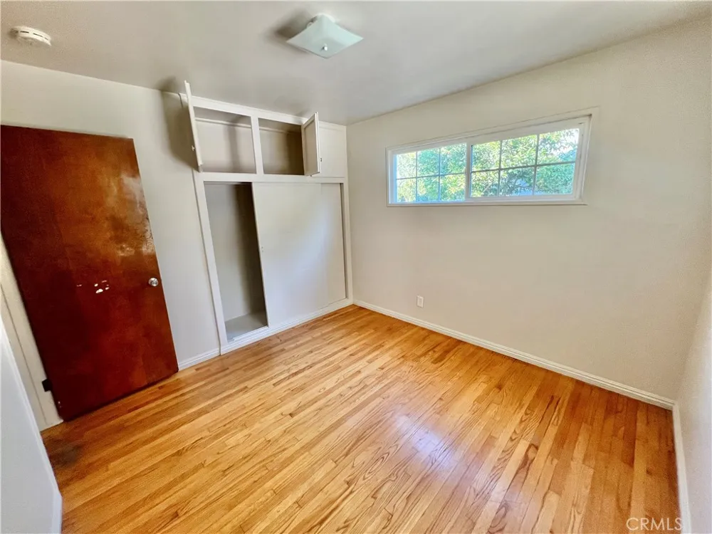 16527 Superior Northridge, CA 91343