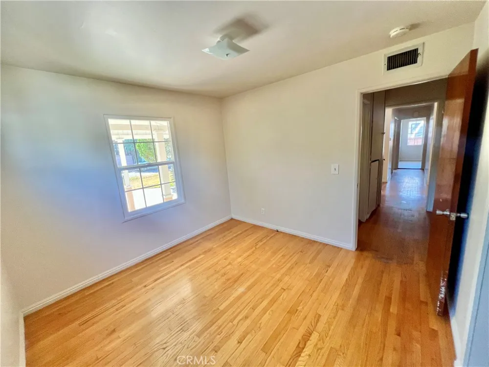 16527 Superior Northridge, CA 91343