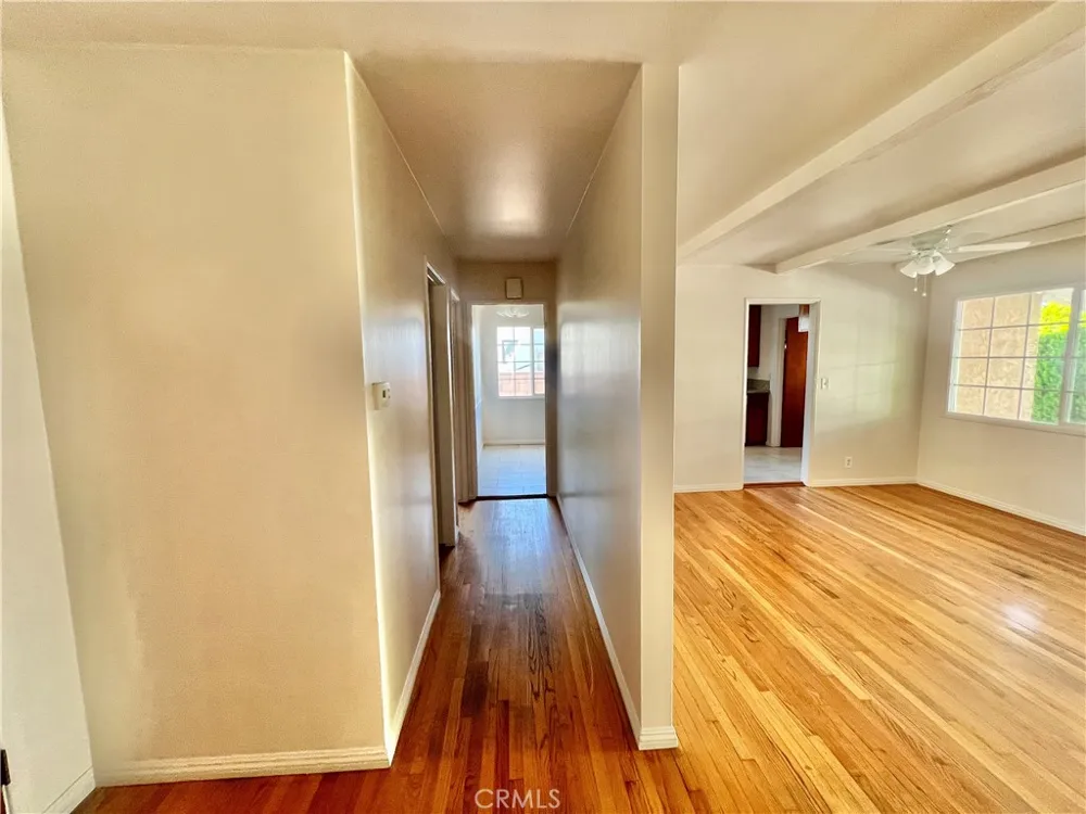 16527 Superior Northridge, CA 91343