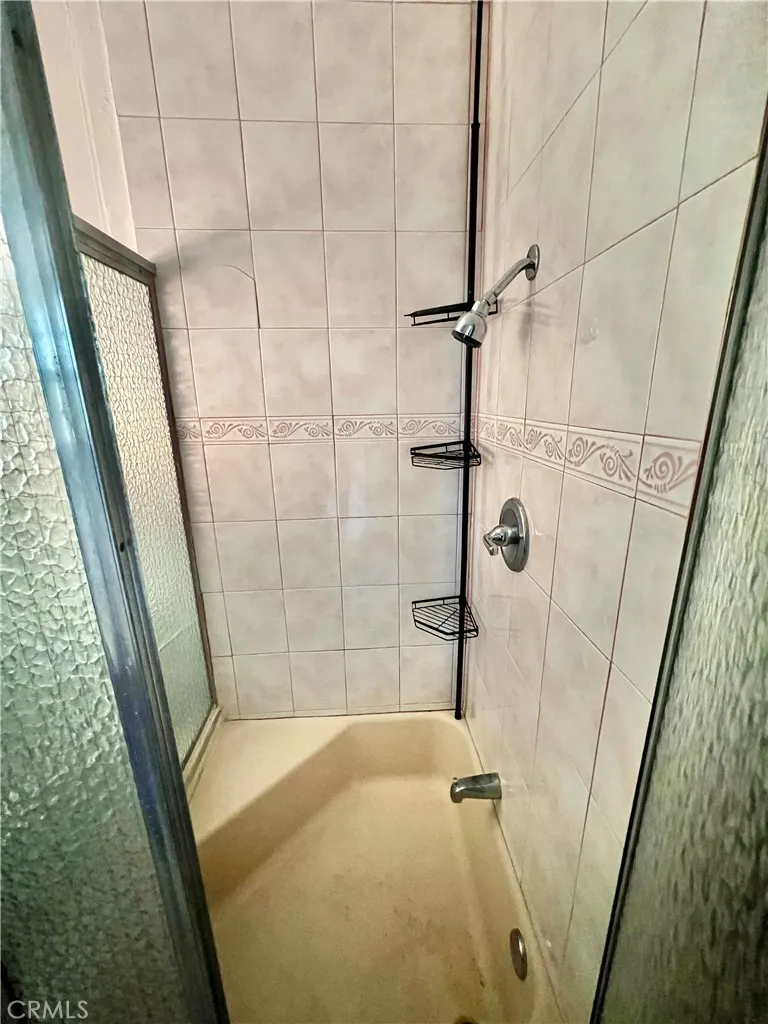 16527 Superior Northridge, CA 91343