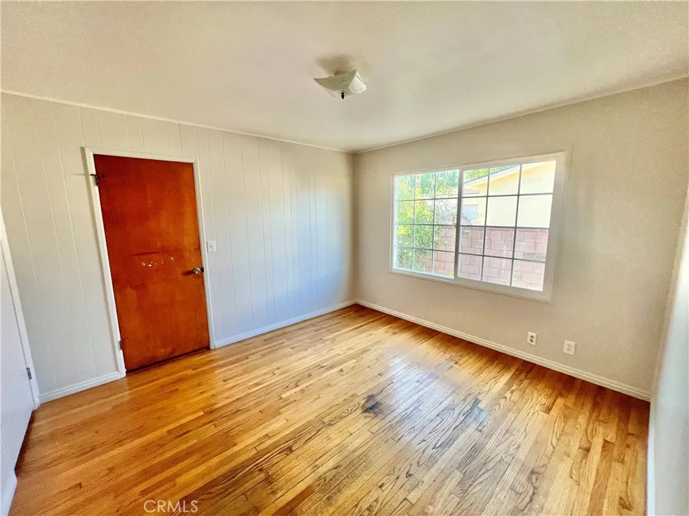 16527 Superior Northridge, CA 91343