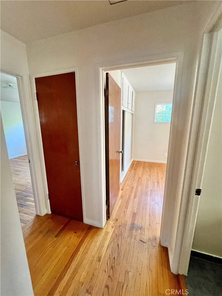 16527 Superior Northridge, CA 91343