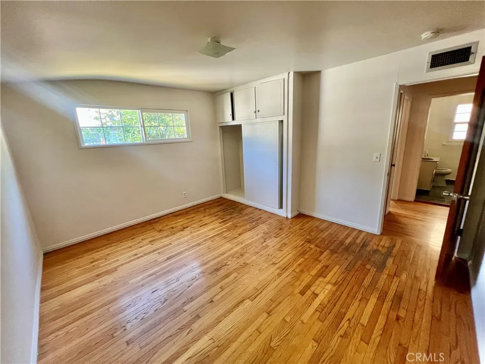 16527 Superior Northridge, CA 91343