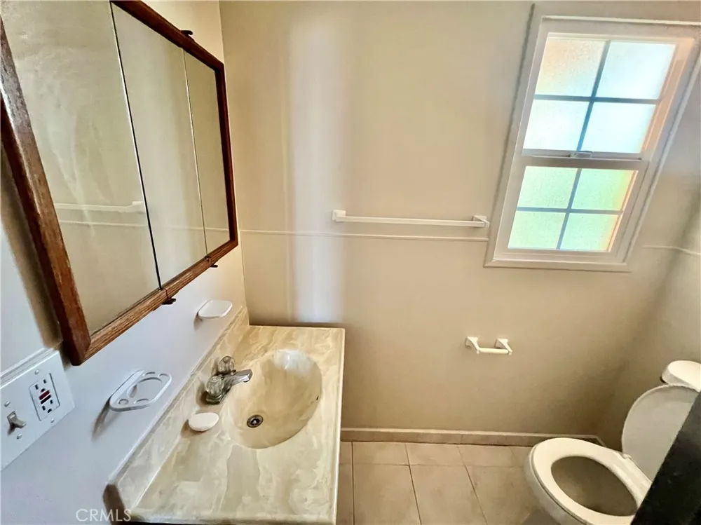 16527 Superior Northridge, CA 91343