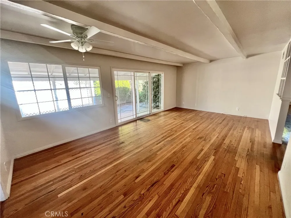 16527 Superior Northridge, CA 91343