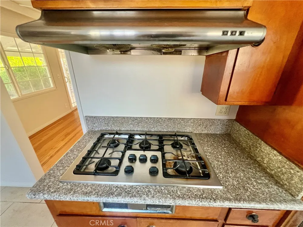 16527 Superior Northridge, CA 91343