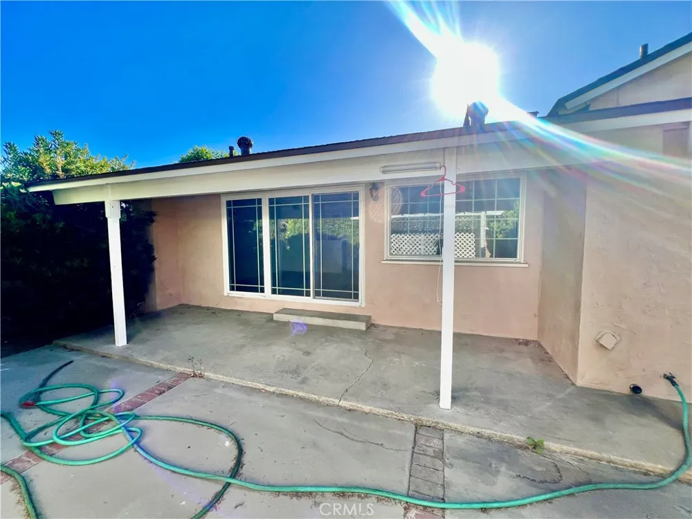 16527 Superior Northridge, CA 91343