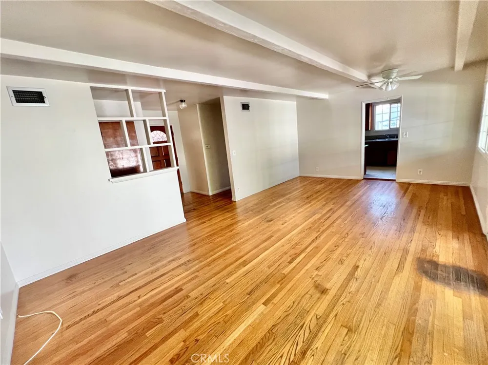 16527 Superior Northridge, CA 91343