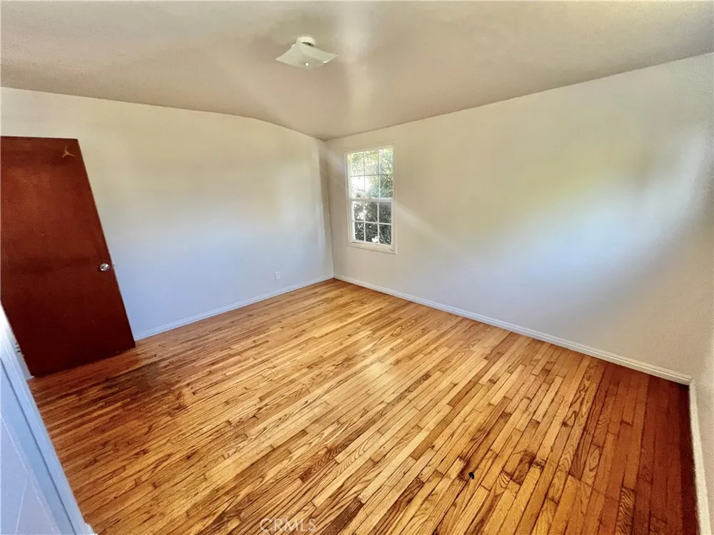 16527 Superior Northridge, CA 91343