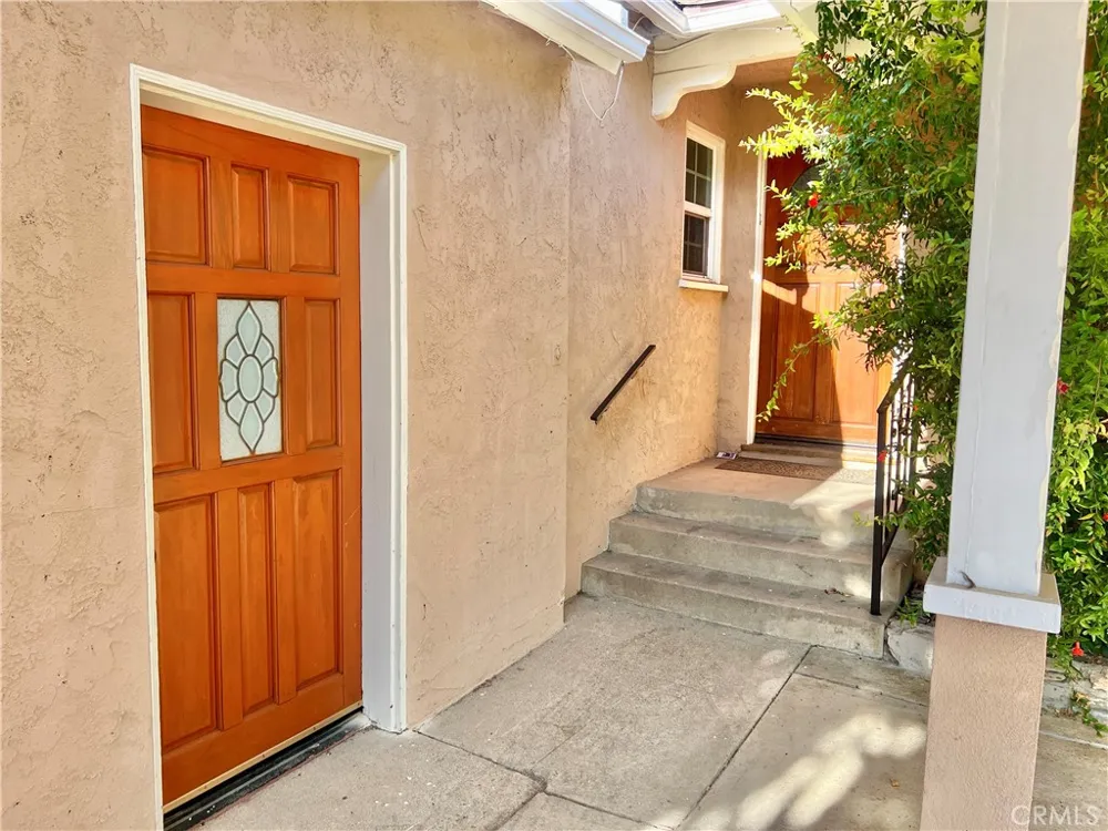 16527 Superior Northridge, CA 91343