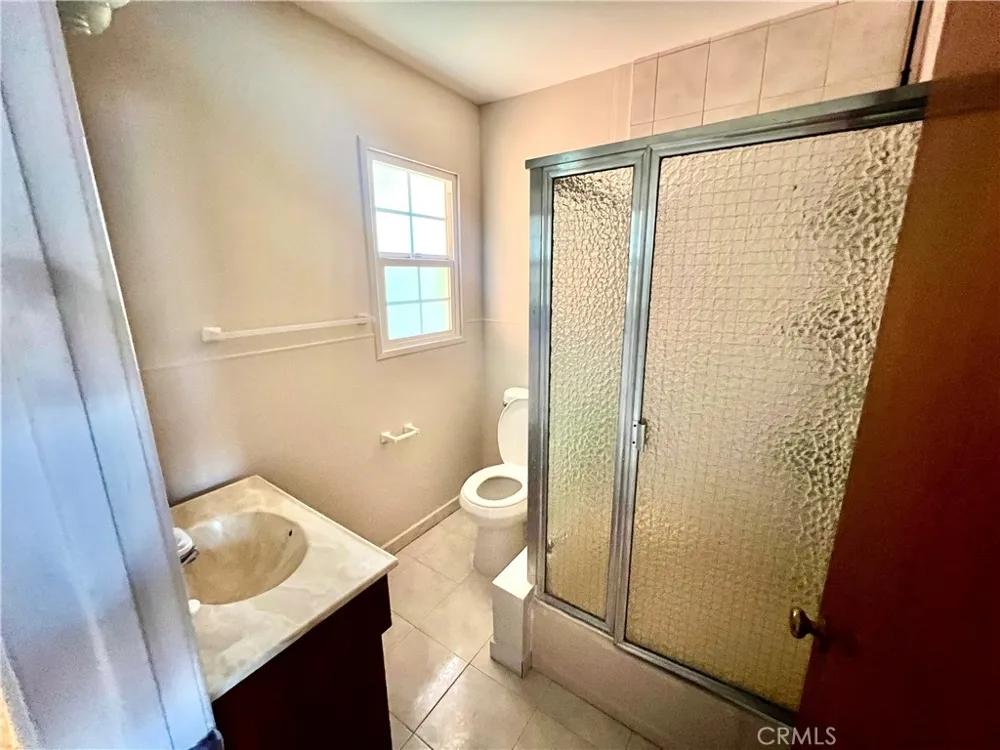 16527 Superior Northridge, CA 91343