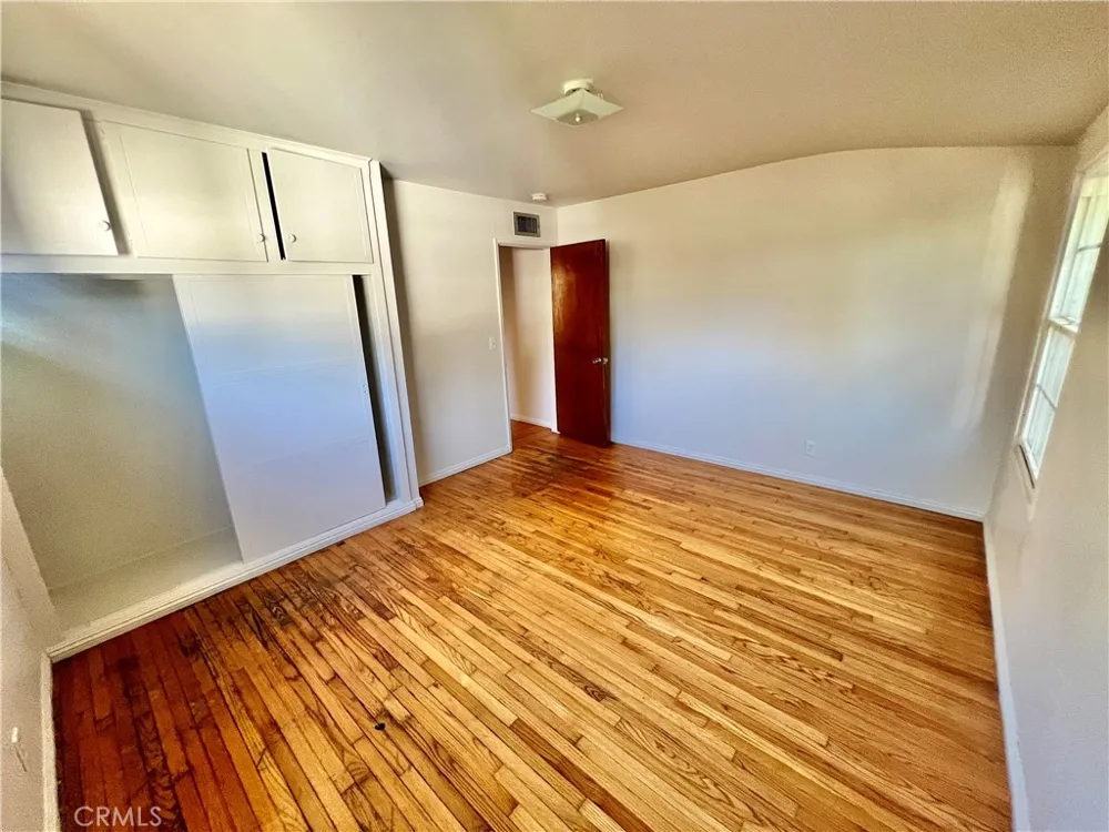 16527 Superior Northridge, CA 91343