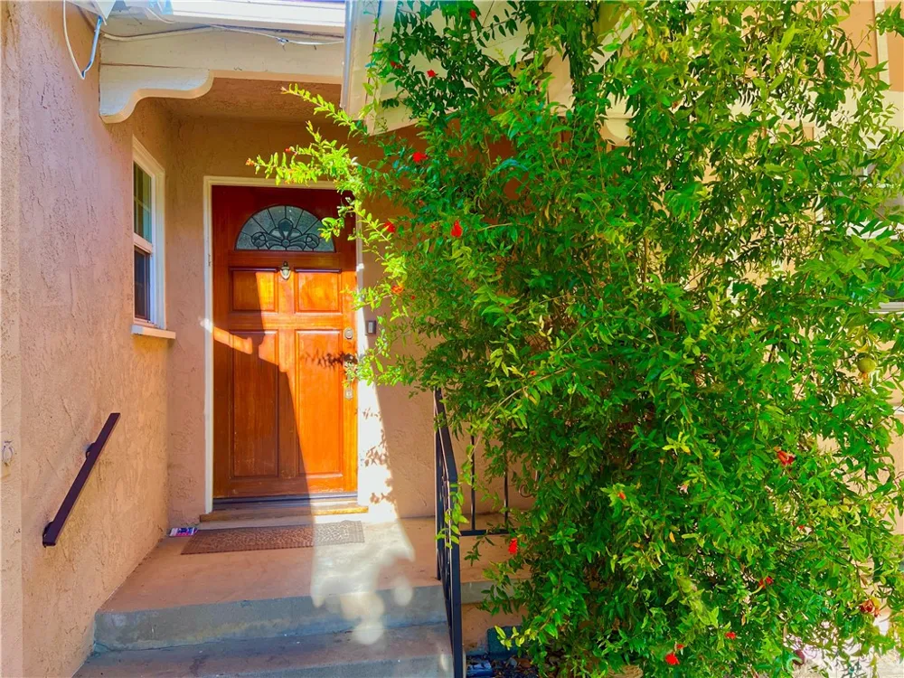 16527 Superior Northridge, CA 91343