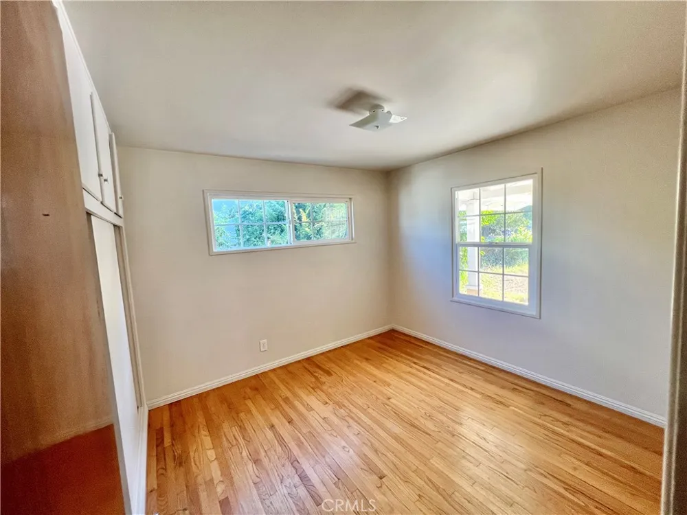 16527 Superior Northridge, CA 91343
