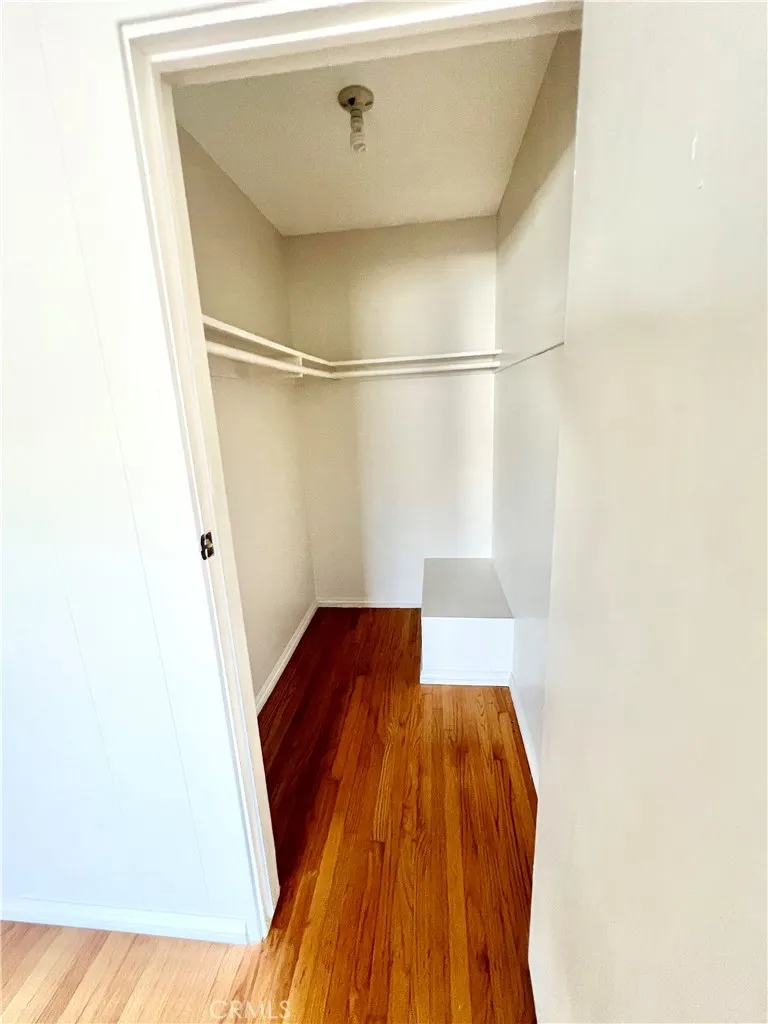16527 Superior Northridge, CA 91343