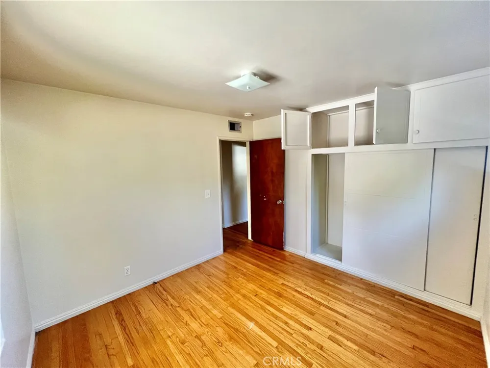 16527 Superior Northridge, CA 91343