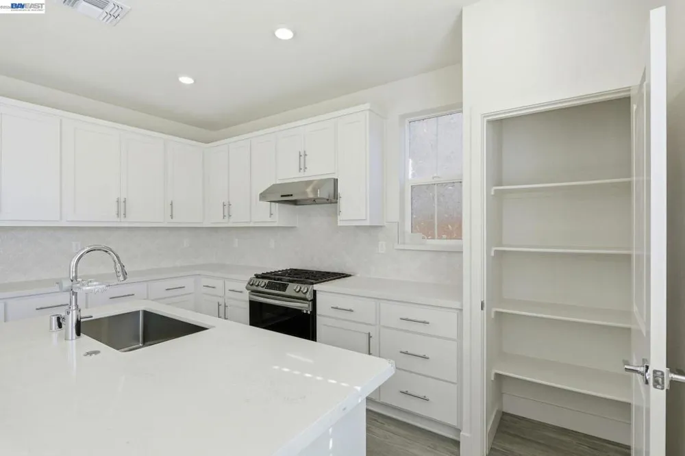 7149 Diamond Ave Tracy, CA 95377