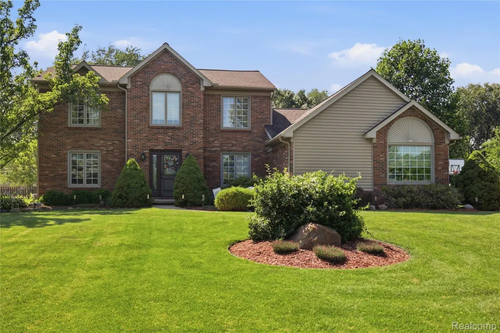 1817 Deer View Court Hartland Township, MI 48843