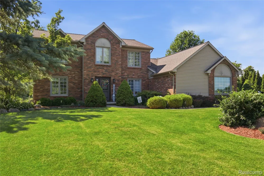 1817 Deer View Court Hartland Township, MI 48843