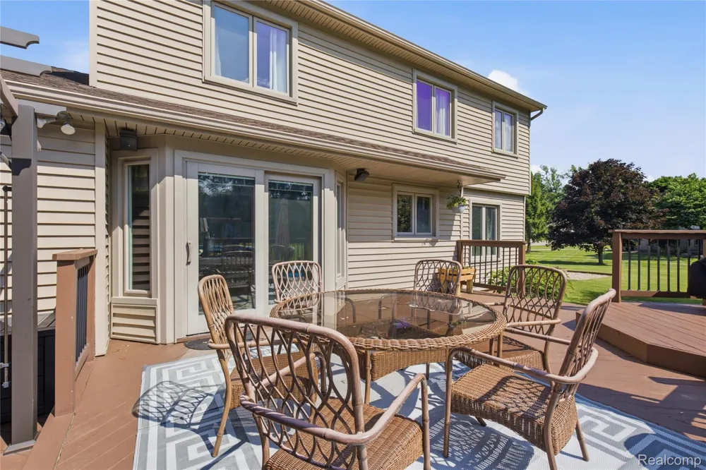 1817 Deer View Court Hartland Township, MI 48843
