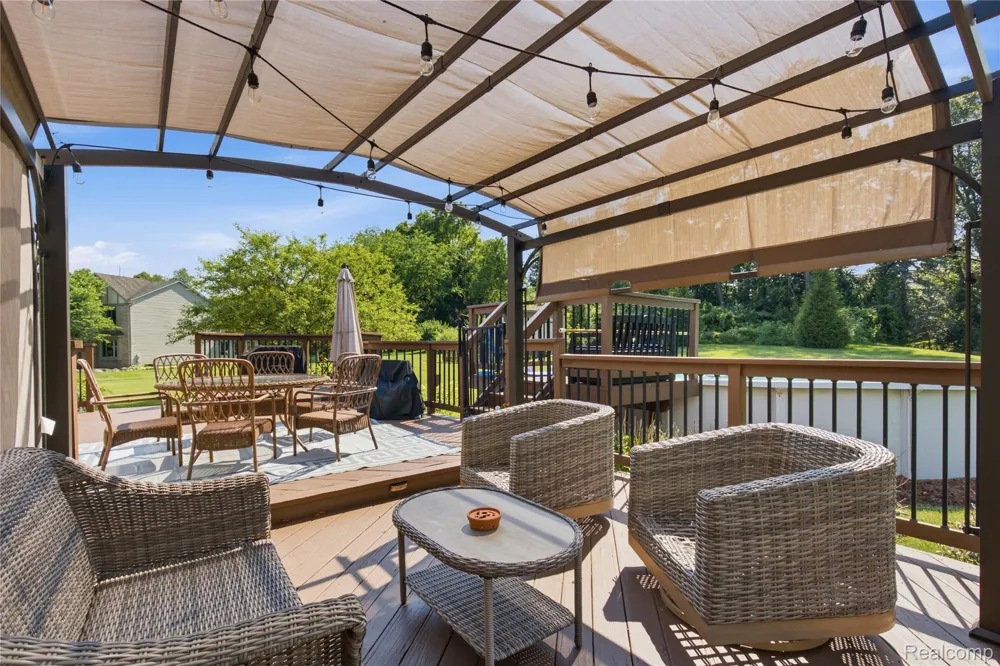 1817 Deer View Court Hartland Township, MI 48843